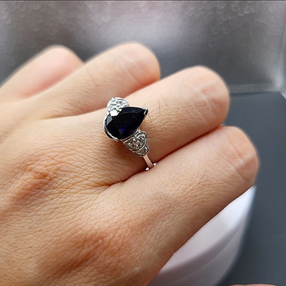 Stunning silver ring